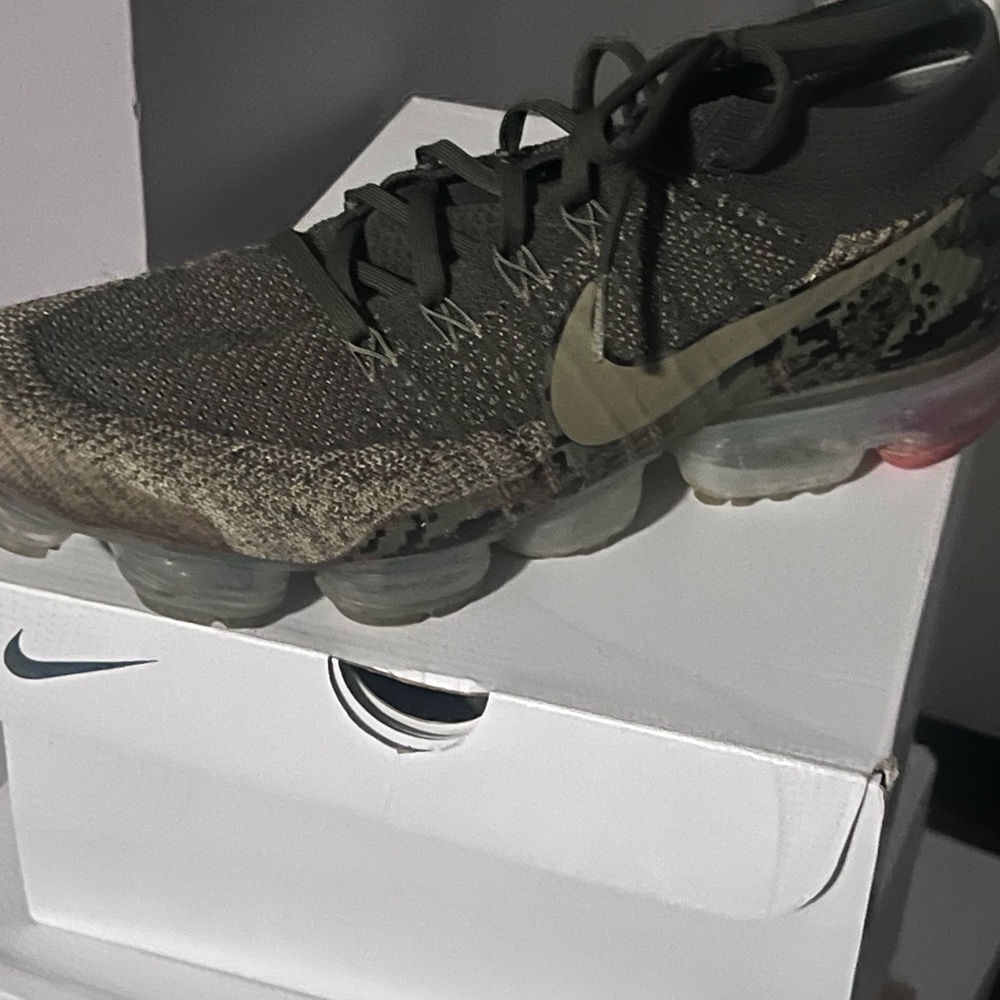 Nike Air VaporMax Flyknit Olive Sneakers